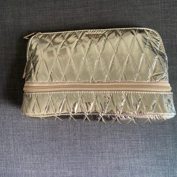 NWT Victoria’s Secret Cosmetics Case - Picture 1 of 7